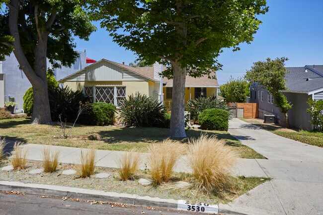 Foto del edificio - 3530 Mountain View Ave
