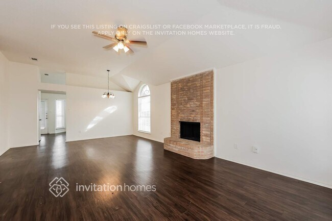 Building Photo - 1325 Meadow Creek Dr