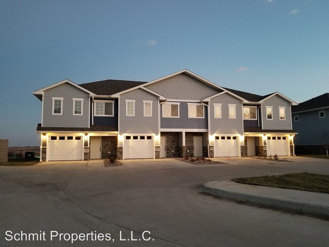 Building Photo - 2613-2639 Apache Ct