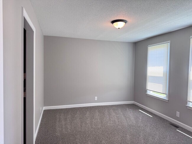 Foto del edificio - 130 Shady Maple Dr