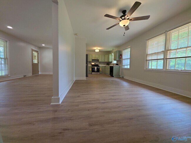 Foto del edificio - 2613 Skyline Dr NW