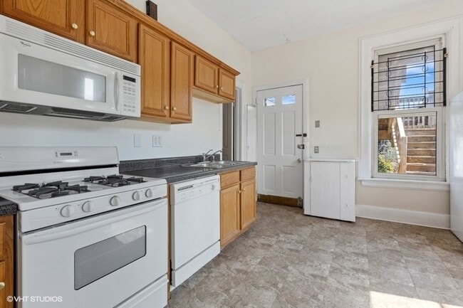 Foto del edificio - 3241 N Kenmore Ave