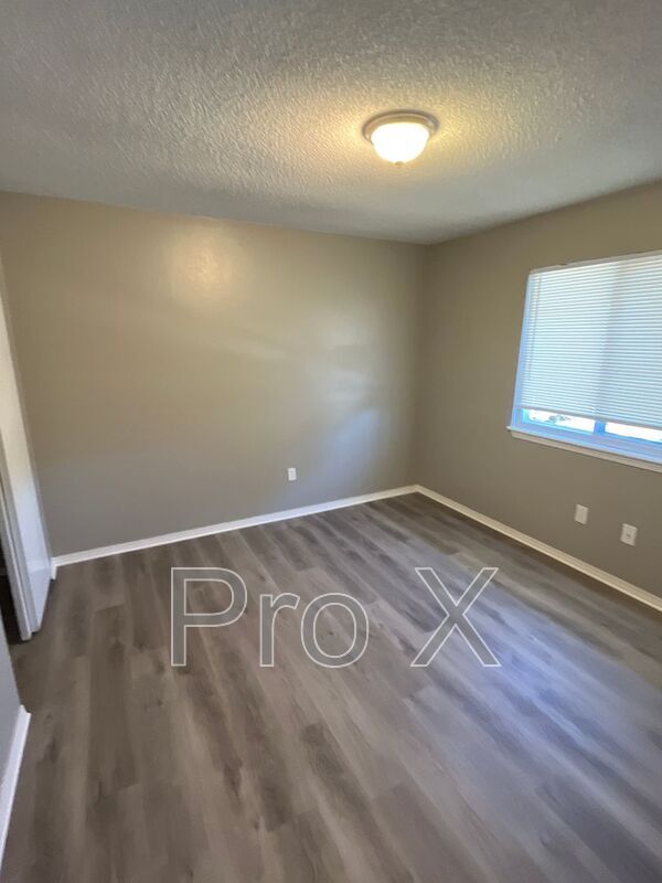 Foto del edificio - 1106-1108 S. Joplin