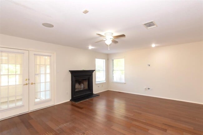 Foto del edificio - 2321 Friarcreek Loop