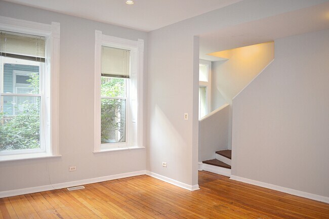 Building Photo - 2841 N Racine Ave