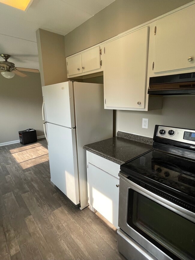 Building Photo - 1612 Mars Hill Dr