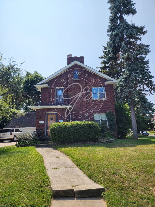 Primary Photo - Charming Upper Duplex ready for you to cal...