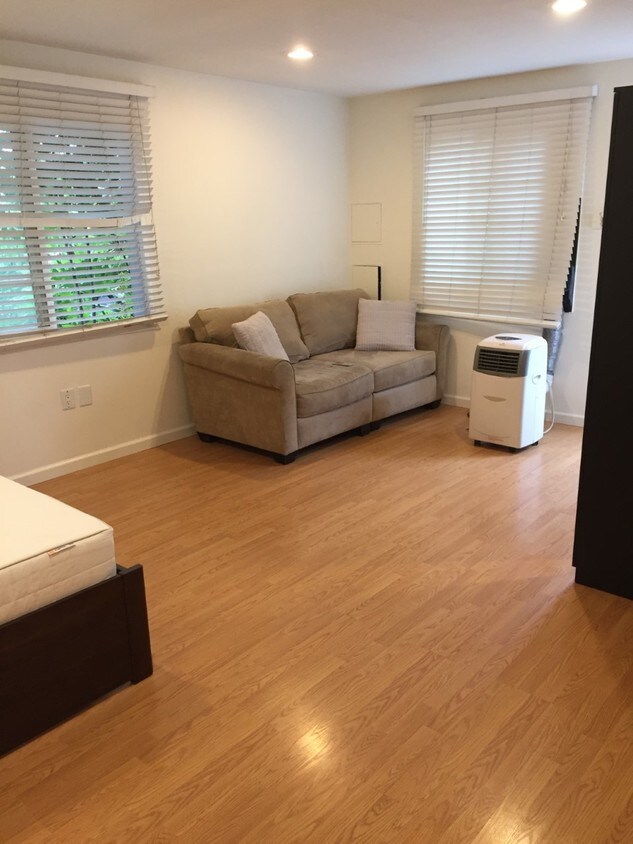 Foto del edificio - 6327 Sunnyslope Ave