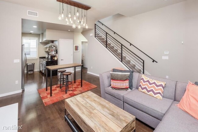 Building Photo - 2 br, 2 bath Townhome - 1325 W Sutter Walk