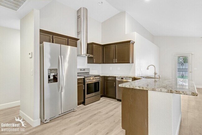 Foto del edificio - Charming 4Bdm 2Ba Home with a Private Yard in Peoria!