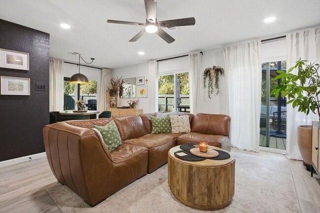 Foto del edificio - 1004 E Red Cedar Cir