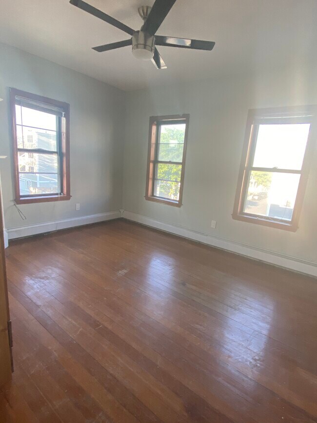 Foto del edificio - 807 E 3rd St