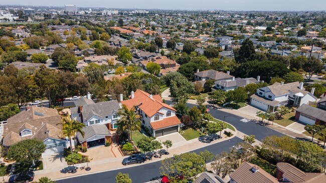 Building Photo - 2 Cambridge