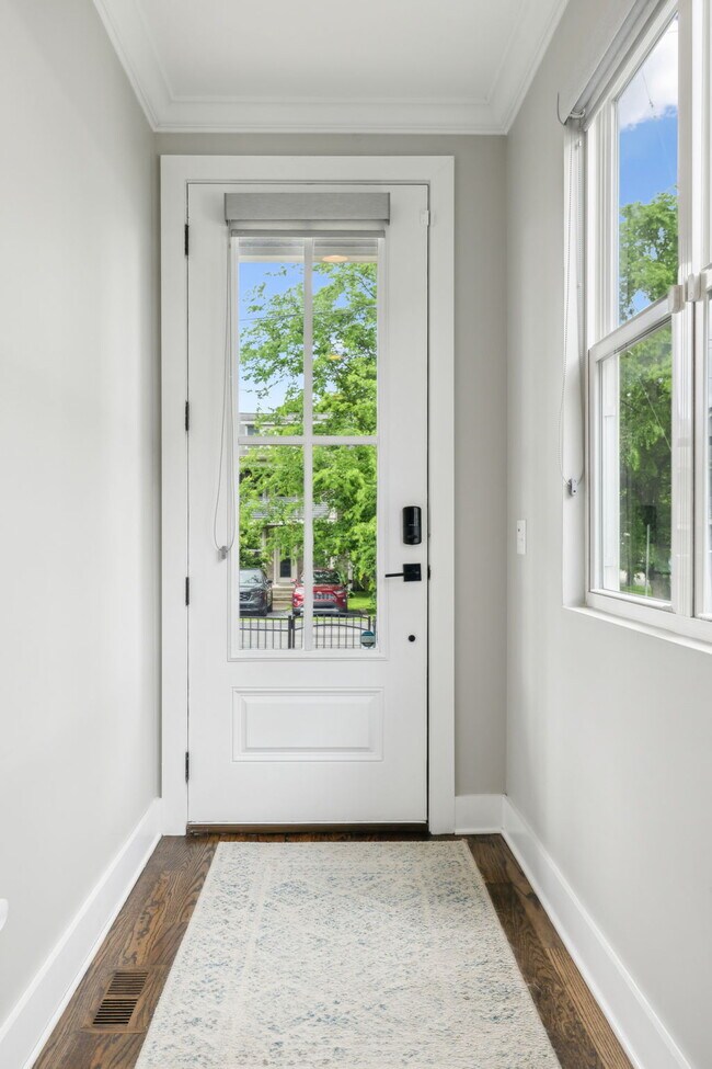 Foto del edificio - 6216B California Ave