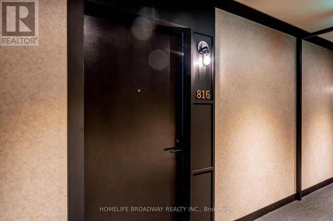 Building Photo - 505 Richmond St W