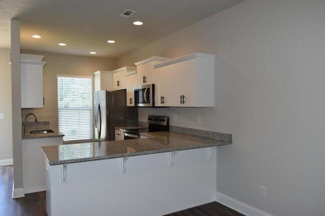 Building Photo - 543 Hardy Pt