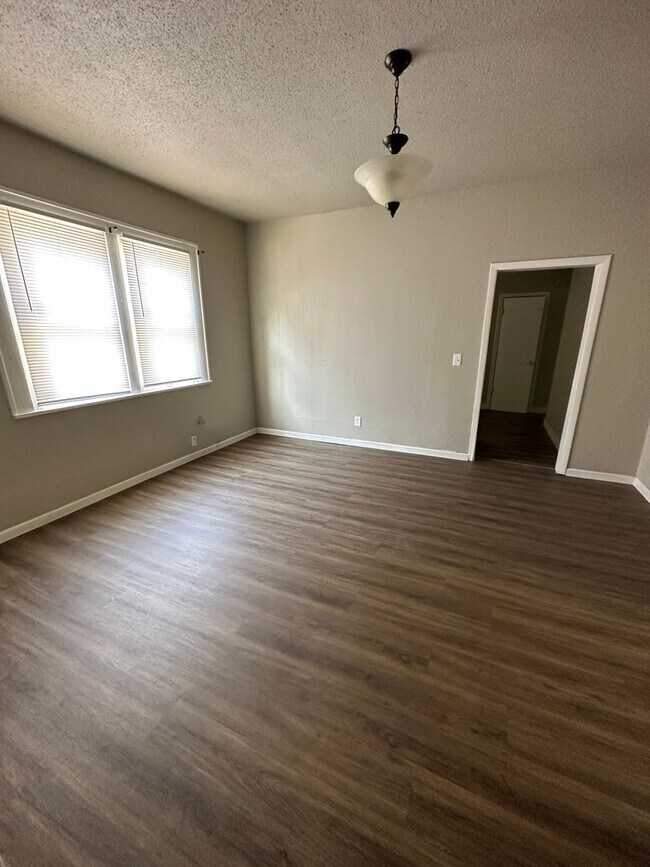 Foto del edificio - 1305 Spring