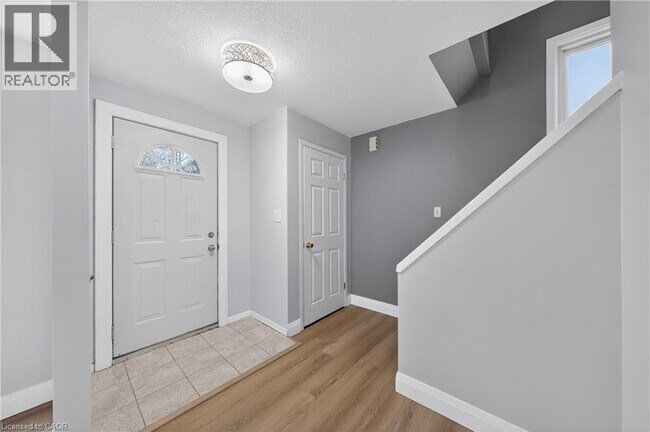 Photo du bâtiment - 527 Wellington St N