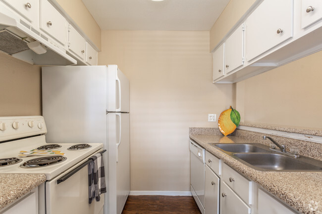 Kitchen - Normandy Woods Apartments