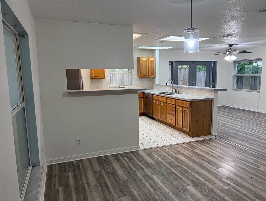 Dining area - 2419 NE 13th Ave