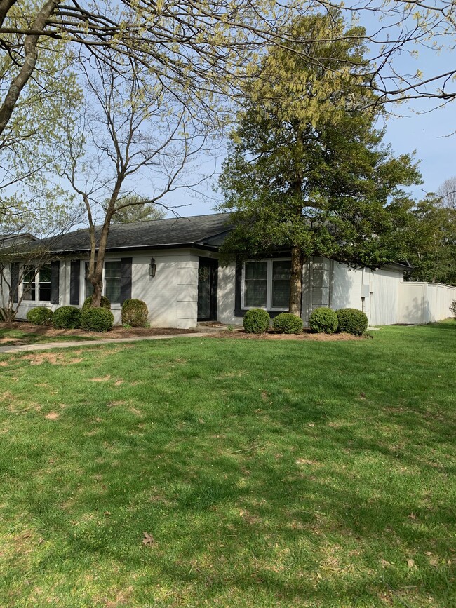 Building Photo - 395 Redding Rd
