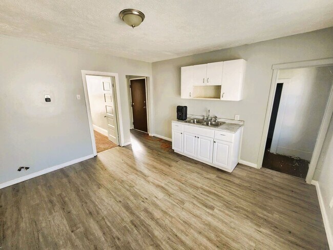 Foto del edificio - 3658 E 54th St