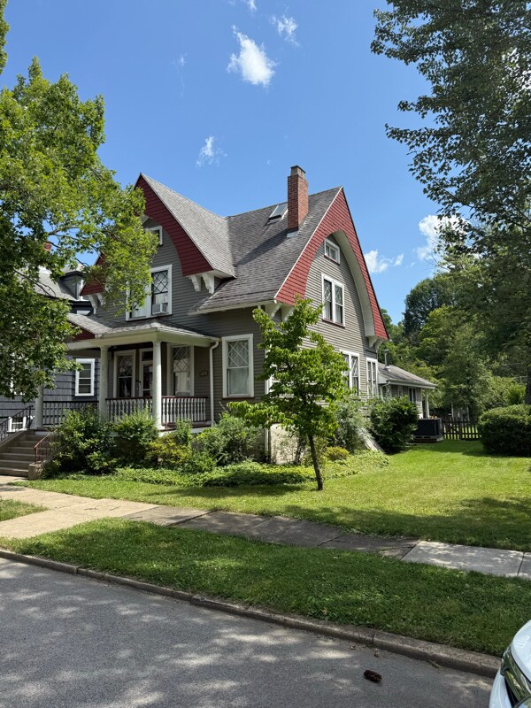 Foto del edificio - 103 Maple Ave