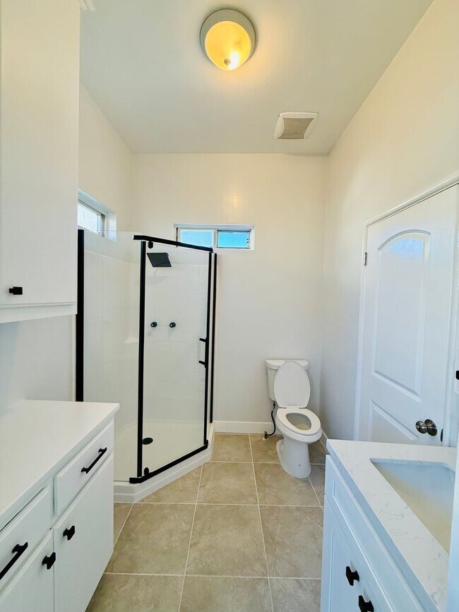 Foto del edificio - Two Bedroom Home with Enclosed Yard for Re...