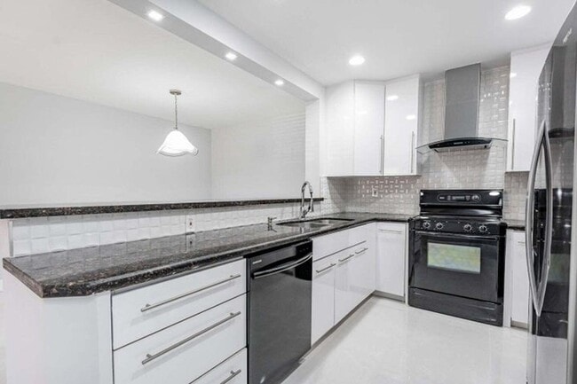 Foto del edificio - 6063 10th Ave N