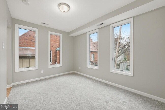 Foto del edificio - 3248 Jones Ct NW