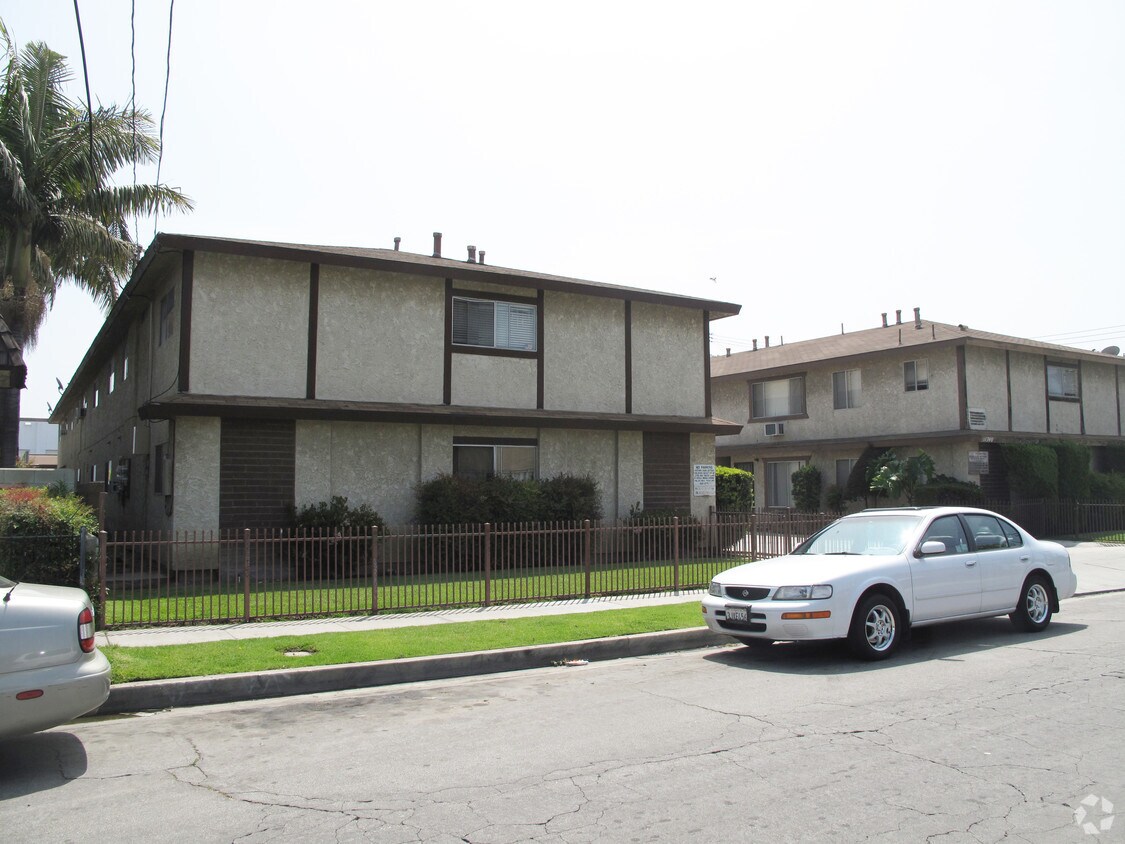 Foto del edificio - 11736 Coldbrook Ave
