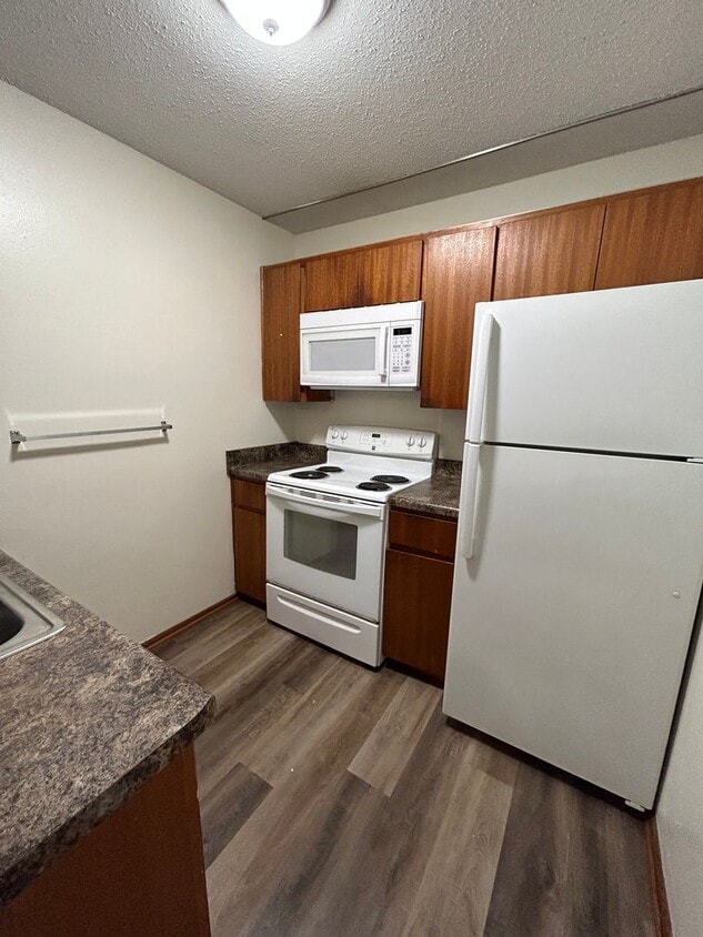 Building Photo - Kingstone Apartments 2