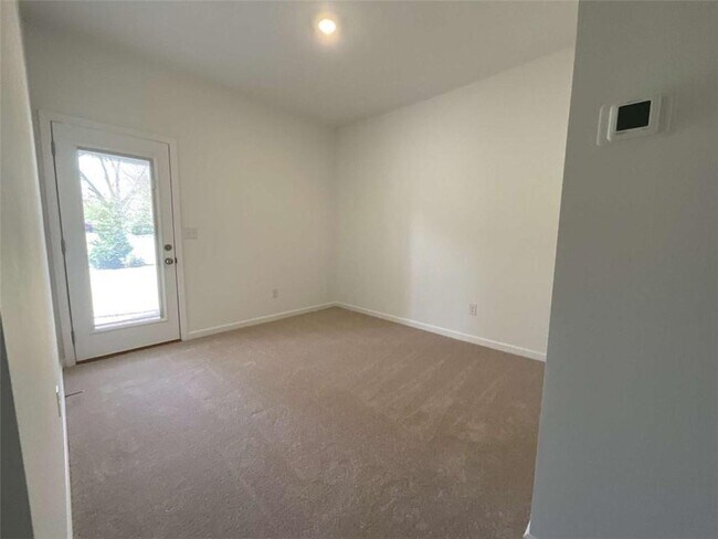 Foto del edificio - 5716 Schelton Pl