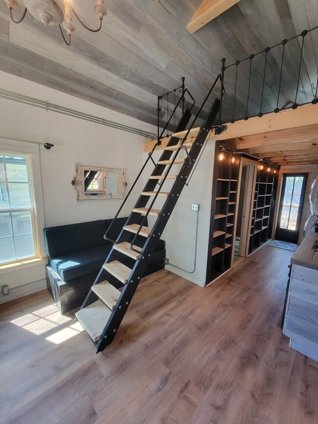 Building Photo - 231 Valentino Pl