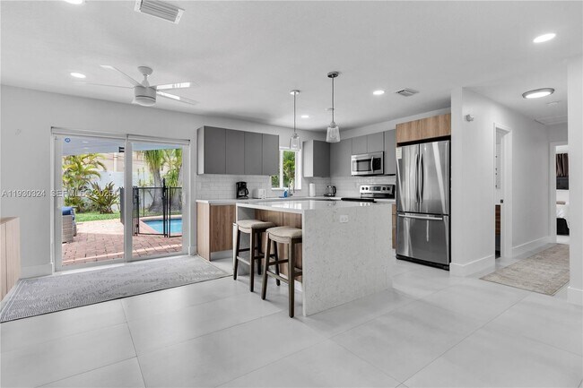 Foto del edificio - 617 NW 30th Ct