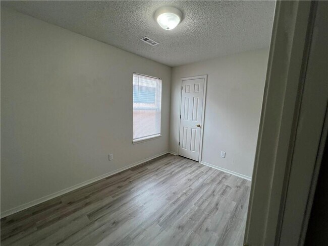 Foto del edificio - 609 Marigold Ave
