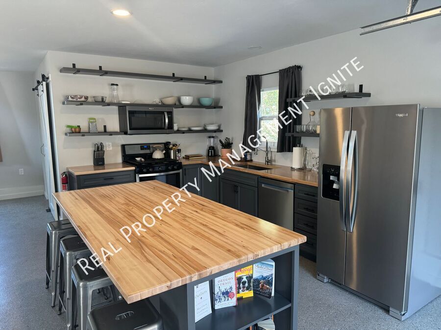 Primary Photo - 65601 US-20