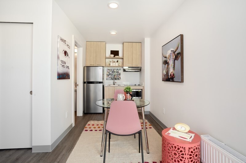 Foto principal - 4046 8th Ave NE