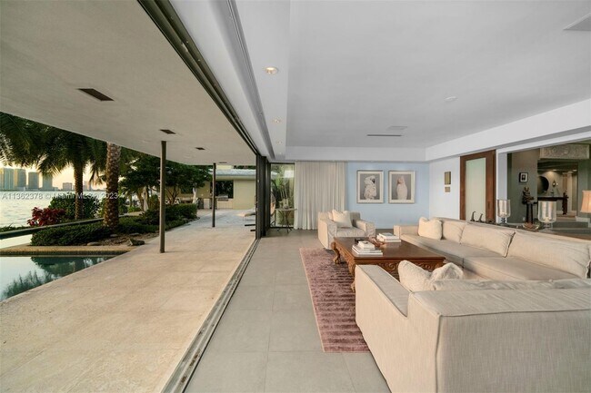Building Photo - 250 W San Marino Dr