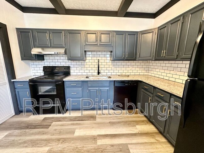 Building Photo - 126 7th St