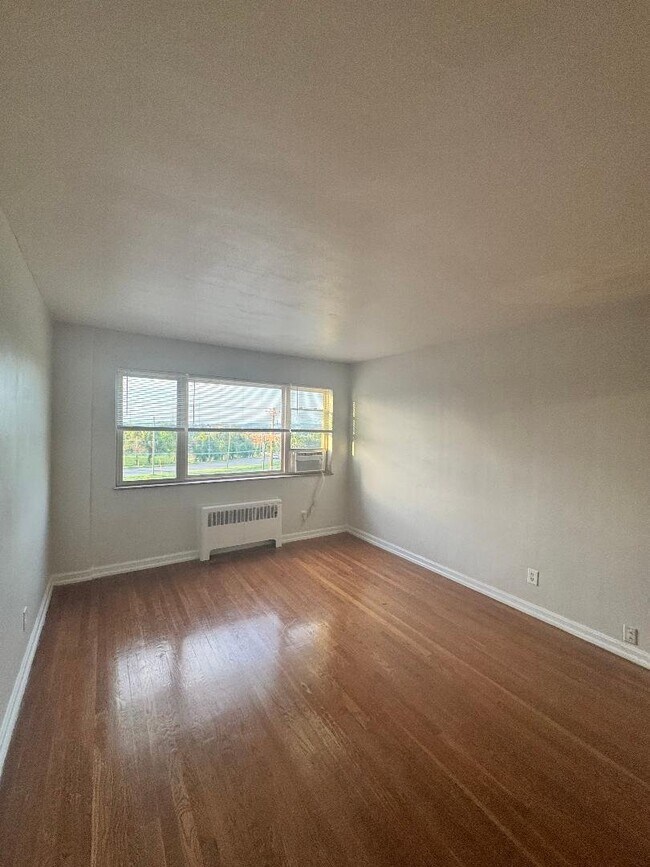 Building Photo - 1607 Asmann Ave