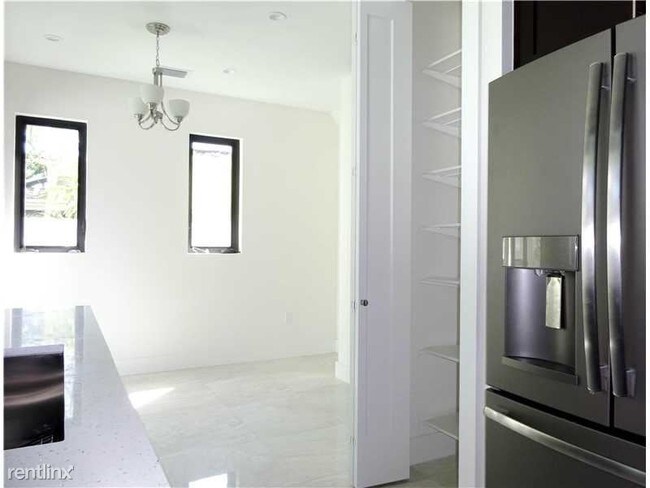 Foto del edificio - 753 NW 22nd Pl