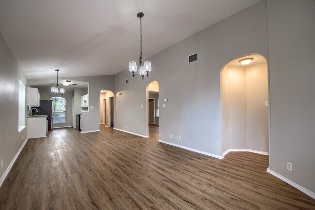 Building Photo - 6931 Grapevine Lk