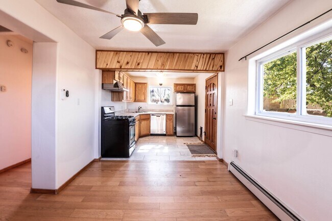 Foto del edificio - 136 Fiesta St