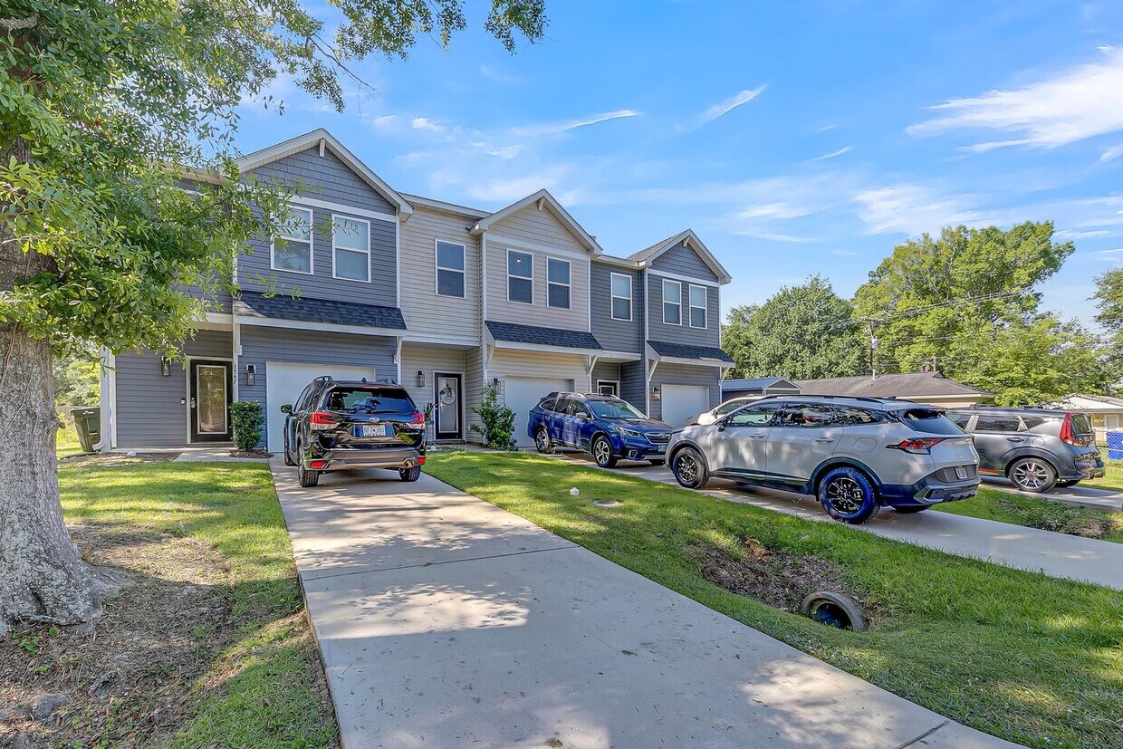 Foto principal - Gorgeous West Ashley Town home!