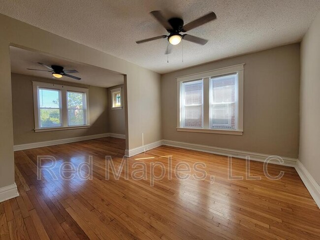 Foto del edificio - 5704 St Louis Ave