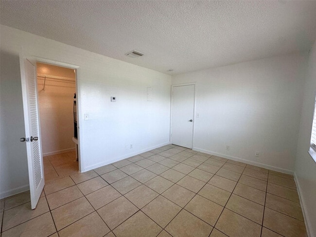 Building Photo - 928 S Federal Hwy