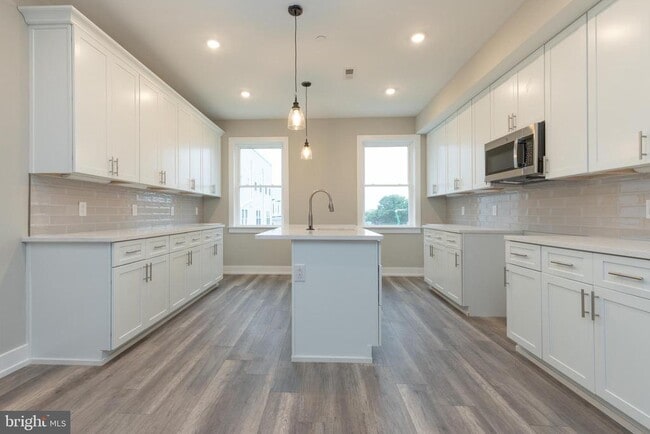 Foto del edificio - 140 W Huntingdon St