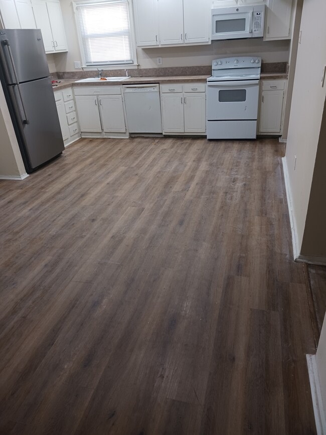 Kitchen - 6598 Stoney Point North