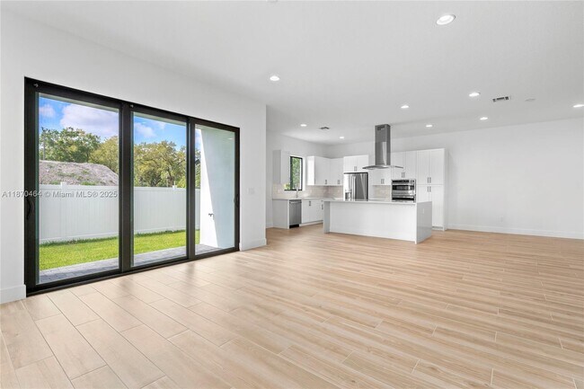 Foto del edificio - 1450 SW 23rd St